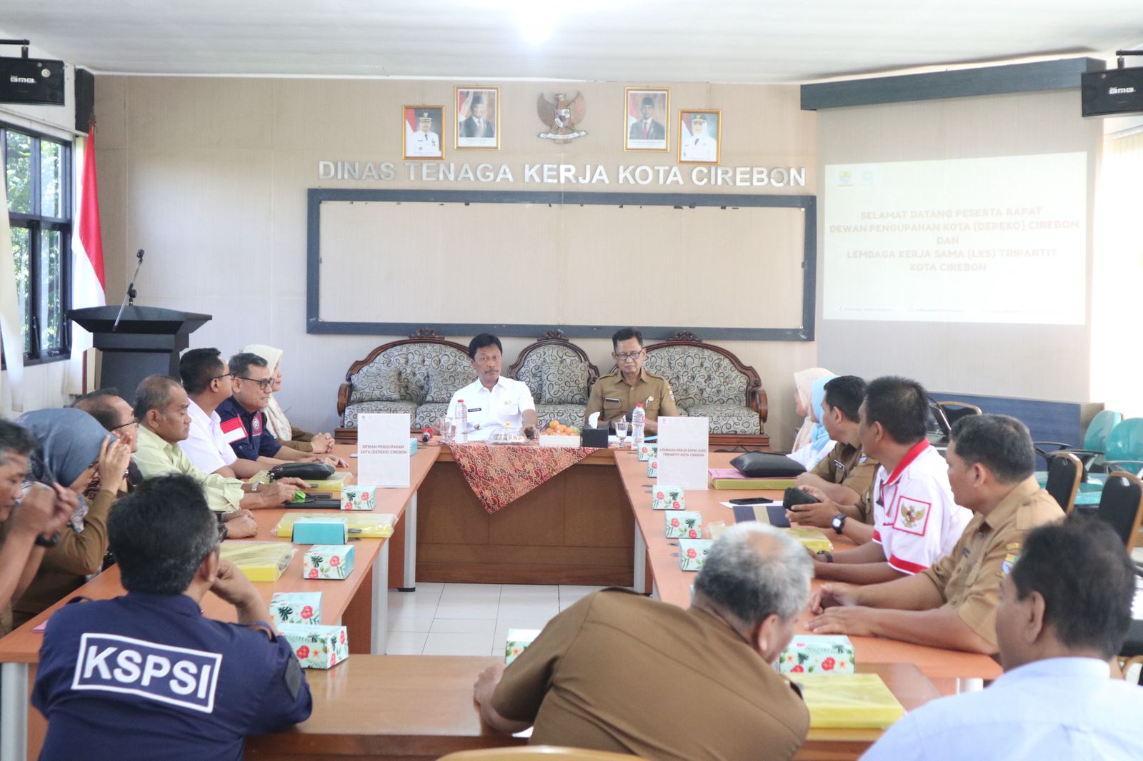 Wali Kota Buka Rapat Tripartit, Dorong Kolaborasi Atasi Pengangguran di Kota Cirebon