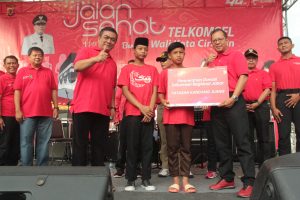 Jalan Sehat Bersama Wali Kota Berlangsung Meriah  CIREBON
