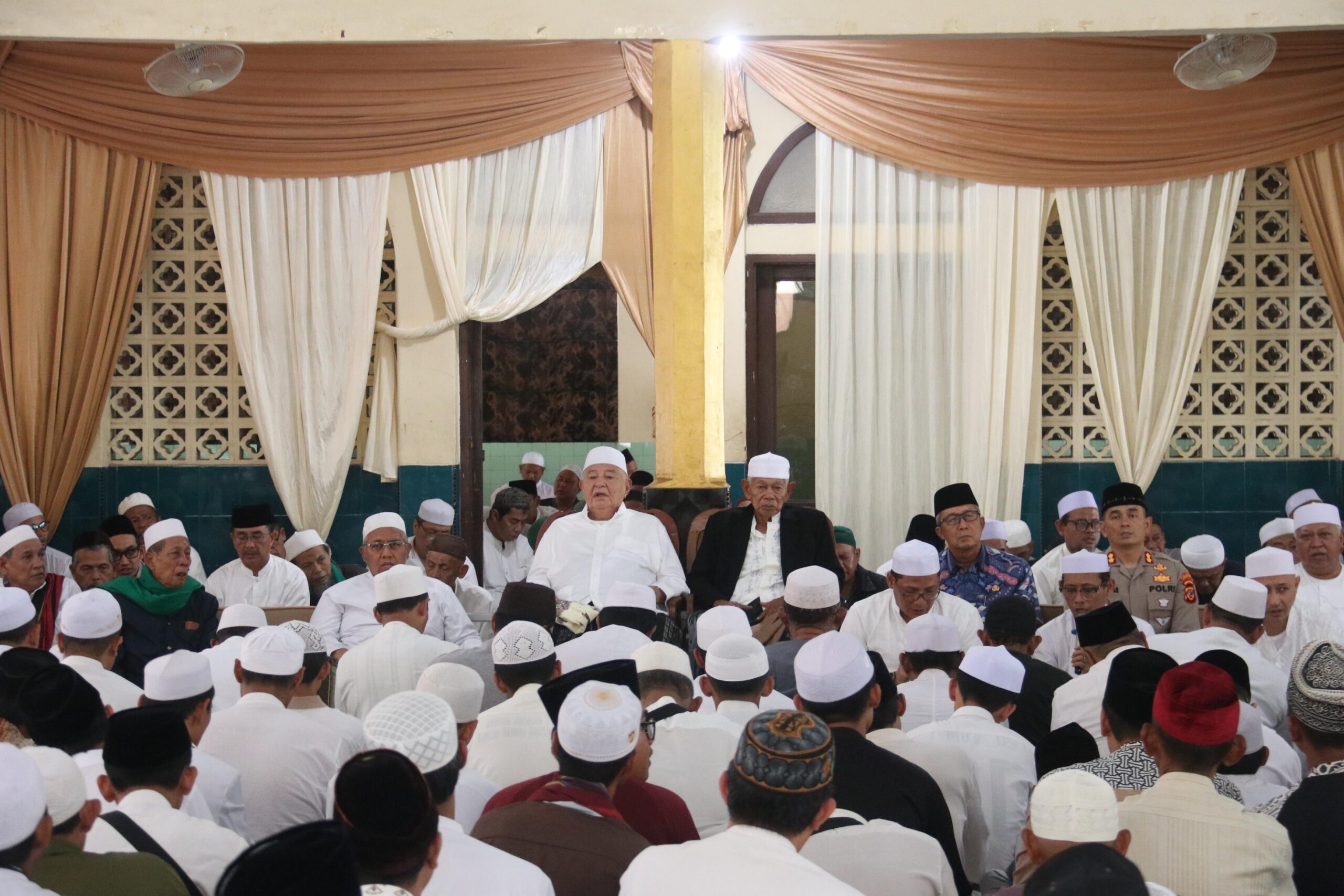 Haul Ponpes Jagasatru, Pj Wali Kota Soroti Peran Pesantren dalam Membangun Masyarakat Religius