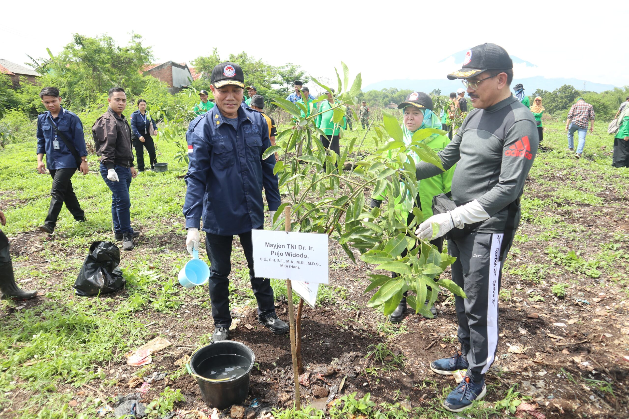 Penanaman Pohon di Eks TPA Grenjeng, Wujud Kolaborasi untuk Ketahanan Pangan dan Lingkungan
