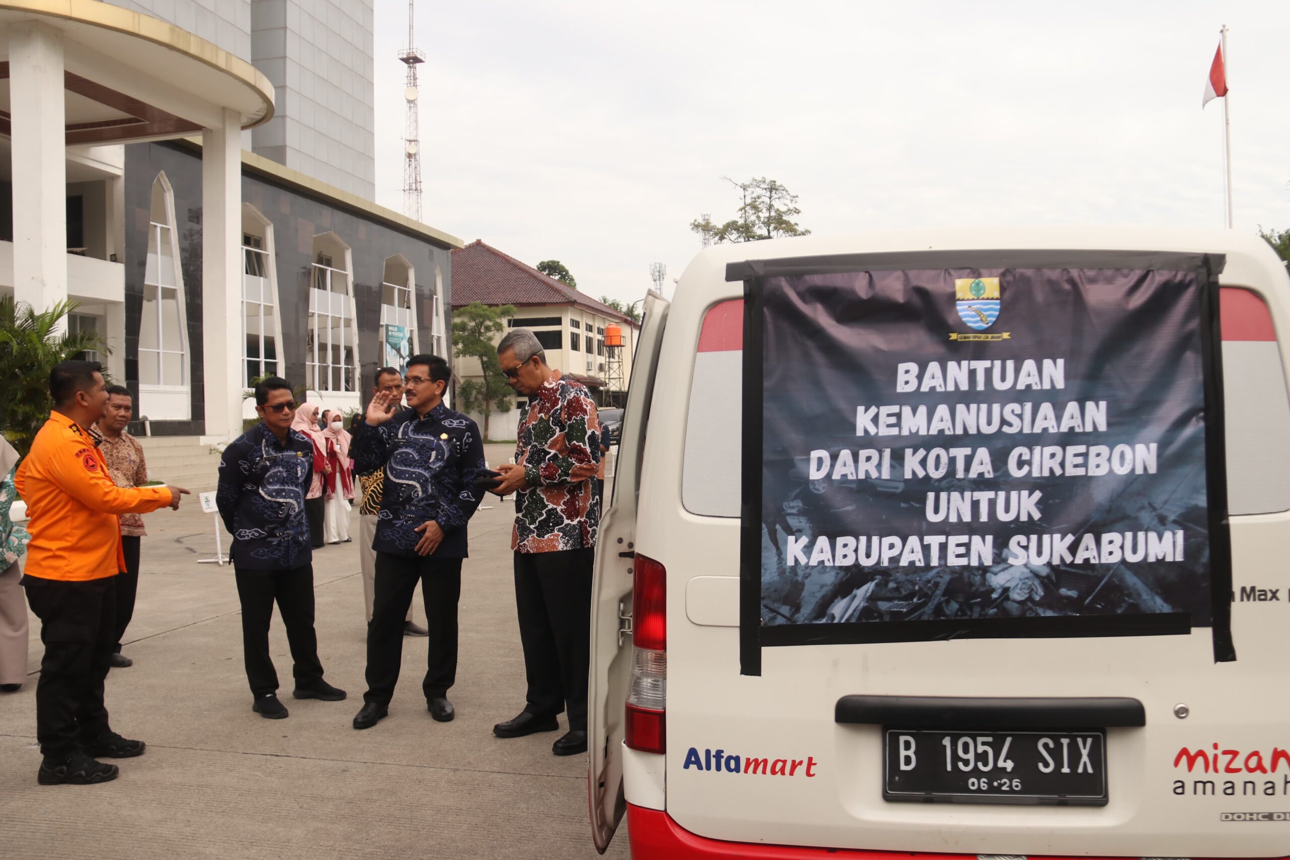 Lepas Bantuan untuk Korban Bencana di Sukabumi, Pj Wali Kota Ajak Masyarakat Berbagi dan Berempati