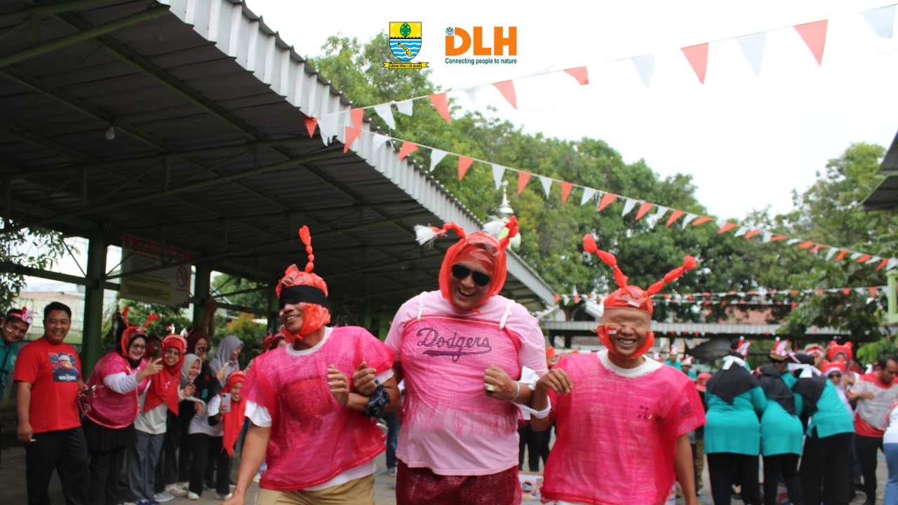 Balut Kemeriahan Lomba dengan Edukasi Pemilahan Sampah